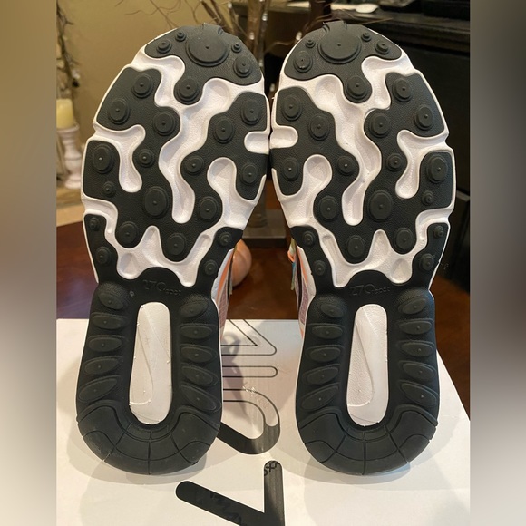 Air Max 270 React SE - Picture 9 of 9